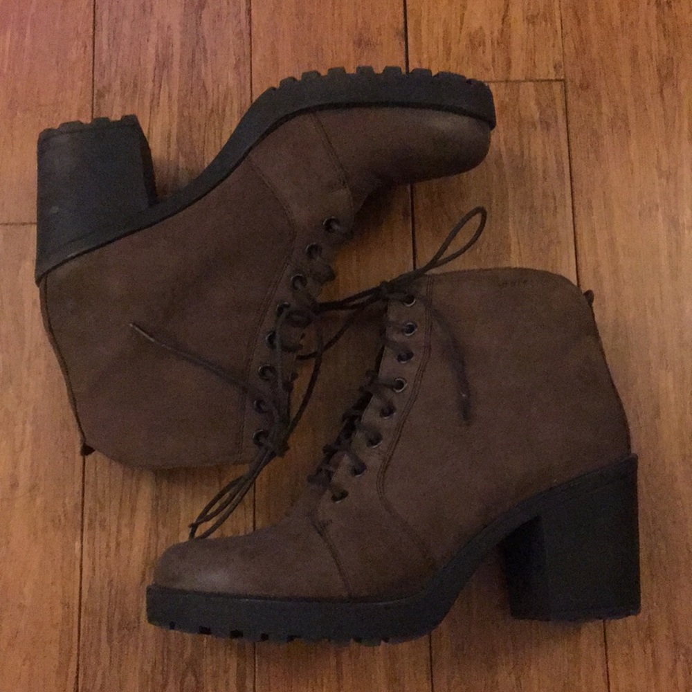 Vagabond 9.5 brown leather lace up heel boots
